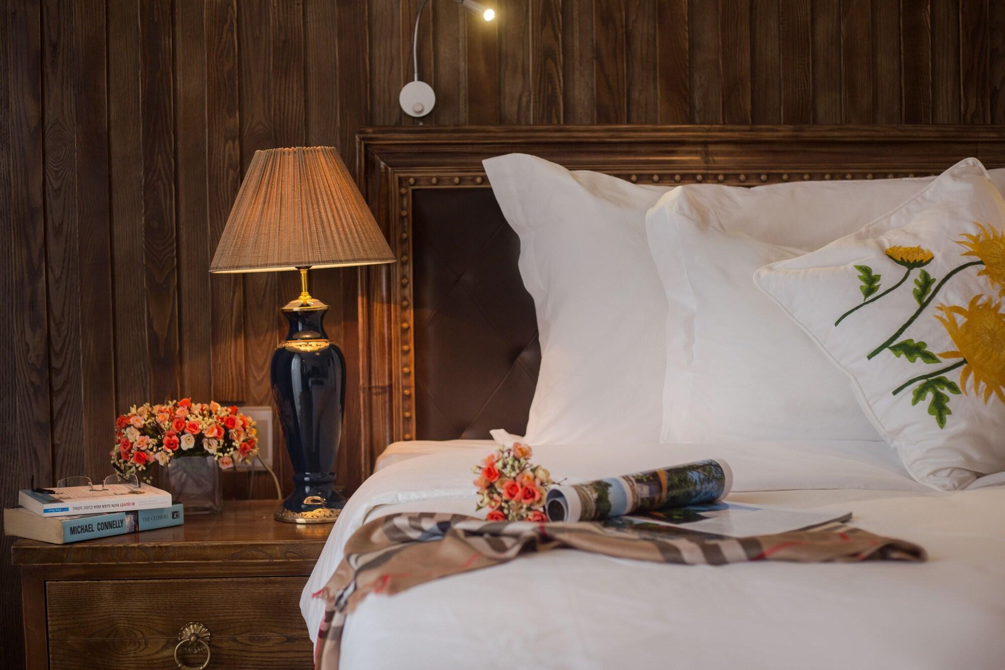 Noble & Swan Boutique Hotel Hanoi Exterior photo