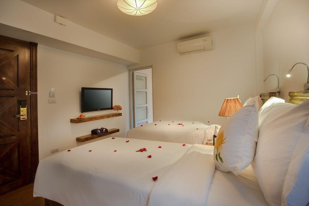 Noble & Swan Boutique Hotel Hanoi Exterior photo