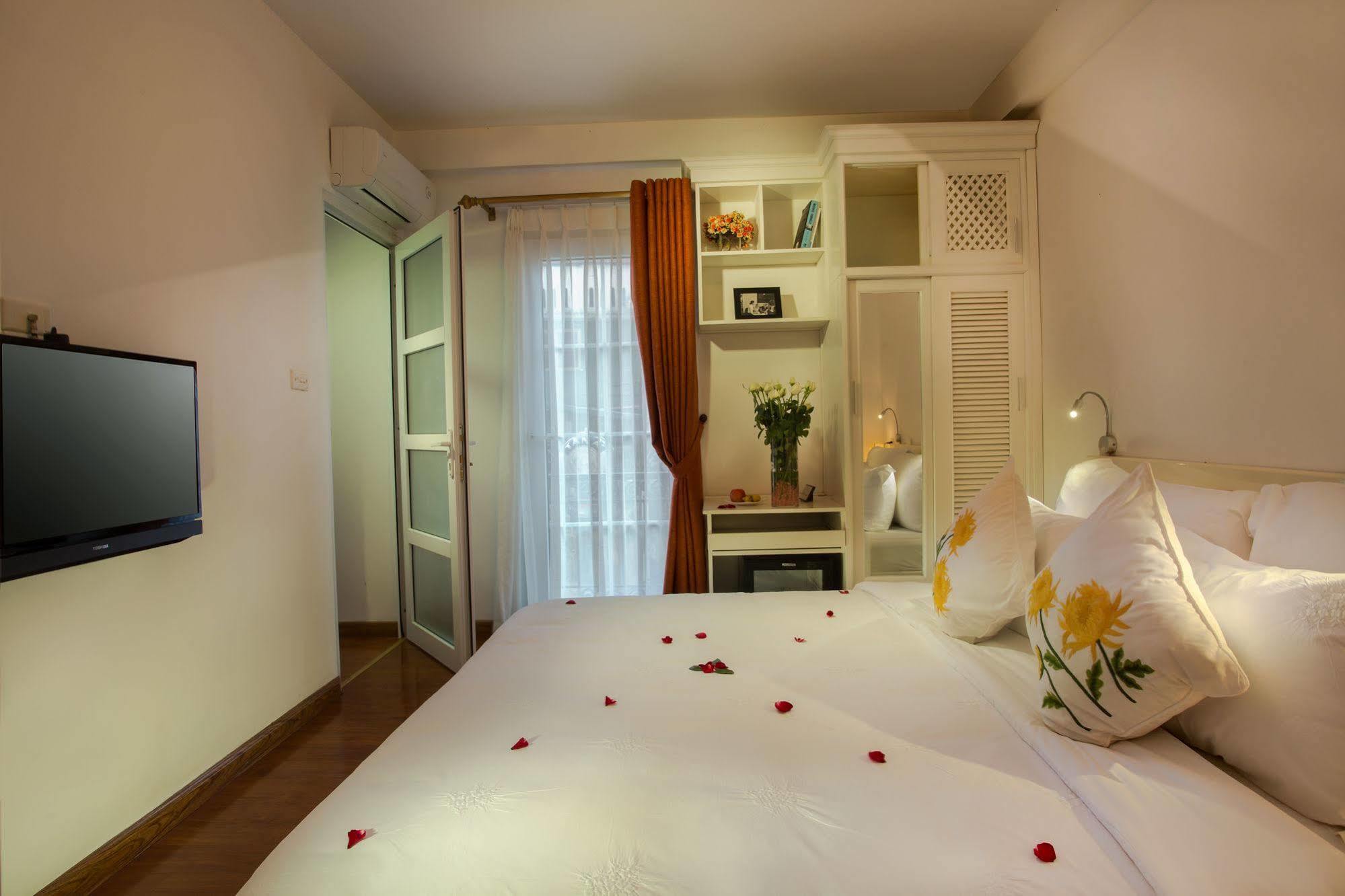 Noble & Swan Boutique Hotel Hanoi Exterior photo